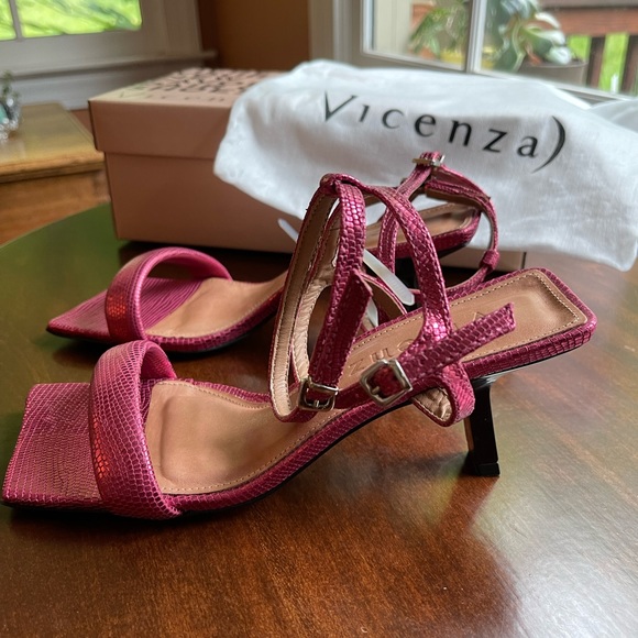 Vicenza NWT Sz 37EU Brazilian designer leather strappy metallic heels; top rated - Picture 6 of 16